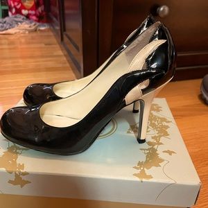 Jessica Simpson patent leather pumps